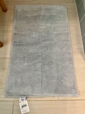 NWT Serena & Lily Kenwood Bath Mat - Ice Blue